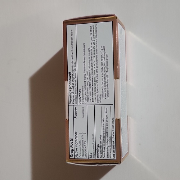 TOO FACED Natural Beige Born This Way Healthy Glow - Picture 7 of 11